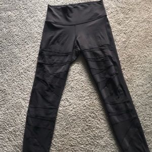 Lululemon wunder under mesh size 4